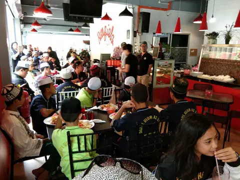 Jamuan Makan Bersama Tahfiz dan Anak-Anak Yatim Darul Ulum Az Zahra di Ramziela's TTDI