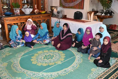 Majlis Berbuka Puasa Bersama 2017 Anak Yatim Dan Pelajar Tahfiz Di Kediaman Pengasas Yayasan TAAT - foto 11