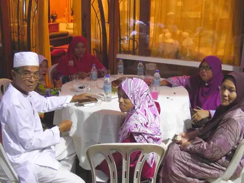 Majlis Berbuka Puasa 2018 Bersama  Anak Yatim Dan Pelajar Tahfiz Di Kediaman Pengasas Yayasan TAAT - foto 8