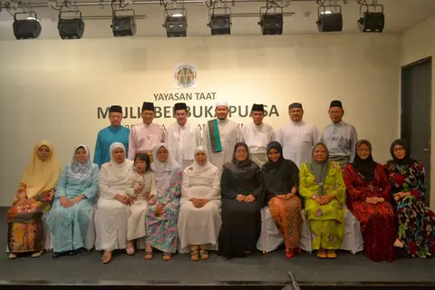 Majlis Iftar Bersama Anak-Anak Yatim Di KLGCC 2012 - foto 9