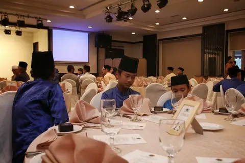 Majlis Iftar Bersama Anak-Anak Yatim Di KLGCC 2012 - foto 12