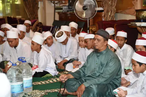 Majlis Berbuka Puasa Bersama 2016 Anak Yatim Di Kediaman Pengasas Yayasan TAAT - foto 10