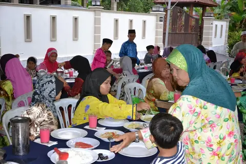 Majlis Iftar dan Sumbangan Kepada Anak Yatim Di Rumah Timbalan Mufti Negeri Sembilan - foto 3
