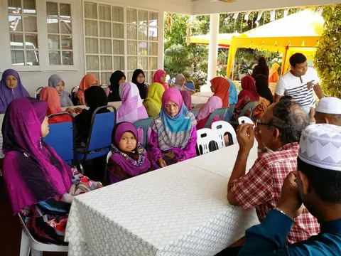 Majlis Pengagihan Zakat Kepada Anak-Anak Yatim Anjuran Bersama SMK Tengku Ismail, Sg Petani, Kedah - foto 3