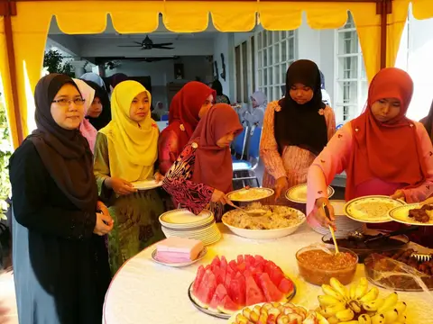 Majlis Pengagihan Zakat Kepada Anak-Anak Yatim Anjuran Bersama SMK Tengku Ismail, Sg Petani, Kedah - foto 8