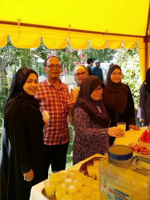 Majlis Pengagihan Zakat Kepada Anak-Anak Yatim Anjuran Bersama SMK Tengku Ismail, Sg Petani, Kedah - foto 9