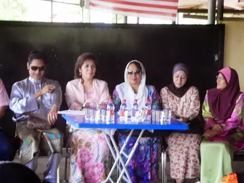 Bantuan Kepada Mangsa Banjir Di Sg Petani, Kedah - foto 9