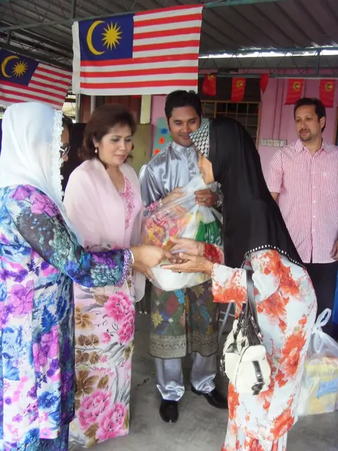 Bantuan Kepada Mangsa Banjir Di Sg Petani, Kedah - foto 11