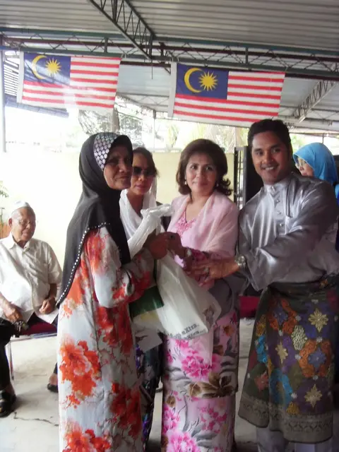 Bantuan Kepada Mangsa Banjir Di Sg Petani, Kedah - foto 12