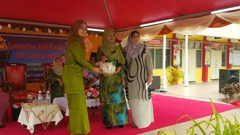 Penaung Yayasan TAAT Tunku Faezah Tunku Idris Menjadi Tetamu Kehormat Dalam Majlis Sambutan Jubli Perak Di SMK TS Tunku Ismail Sg Petani, Kedah - foto 2