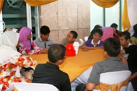 Majlis Iftar Bersama Anak-anak Yatim Jemputan Di Kafe d'One - foto 6