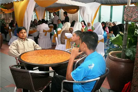 Majlis Iftar Bersama Anak-anak Yatim Jemputan Di Kafe d'One - foto 9