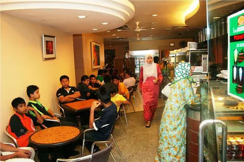 Majlis Iftar Bersama Anak-anak Yatim Jemputan Di Kafe d'One - foto 10