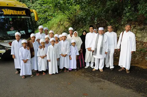 Solat Hajat Dan Bacaan Yasin Bersama Anak Yatim Di Kediaman Pengasas Yayasan Taat - foto 3