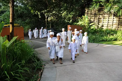 Solat Hajat Dan Bacaan Yasin Bersama Anak Yatim Di Kediaman Pengasas Yayasan Taat - foto 4