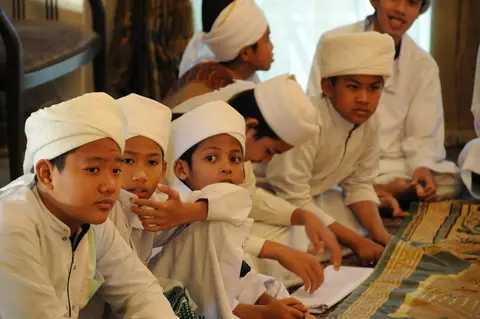 Solat Hajat Dan Bacaan Yasin Bersama Anak Yatim Di Kediaman Pengasas Yayasan Taat - foto 9