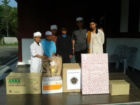Sumbangan Bantuan Ramadhan Kepada Madrasah Tahfiz Al Yamani, Seri Menanti, Negeri Sembilan - foto 6