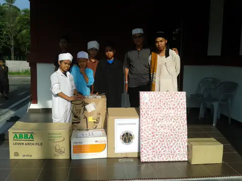Sumbangan Bantuan Ramadhan Kepada Madrasah Tahfiz Al Yamani, Seri Menanti, Negeri Sembilan - foto 7