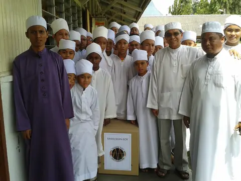 Sumbangan Bantuan Ramadhan Kepada Maahad Nurul Quran Tuanku Jaafar Seri Menanti, Kuala pilah - foto 2