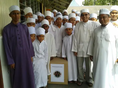 Sumbangan Bantuan Ramadhan Kepada Maahad Nurul Quran Tuanku Jaafar Seri Menanti, Kuala pilah - foto 3