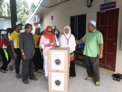 Sumbangan Bantuan Ramadhan Kepada Sekolah Rendah Agama Al Irshad, Labu, Negeri Sembilan - foto 2