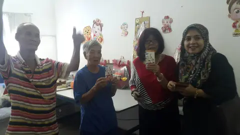 Sumbangan Hamper CNY Kepada Rumah Warga Emas PPR Seri Semarak - foto 5