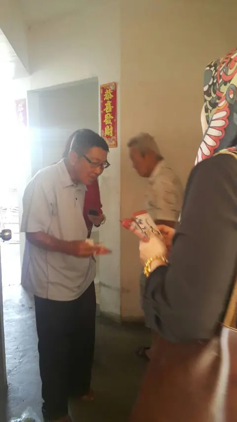 Sumbangan Hamper CNY Kepada Rumah Warga Emas PPR Seri Semarak - foto 12