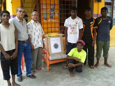 Sumbangan Kotak Ramadhan (Ramadhan Box) Yayasan TAAT kepada Madrasah Tahfiz Al-Yamani di Seri Menanti - foto 3