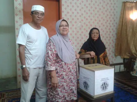 Sumbangan Kotak Ramadhan (Ramadhan Box) Yayasan TAAT Kepada Penerima Bantuan Sekitar N.Sembilan