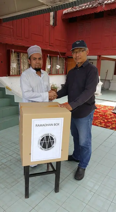 Sumbangan Kotak Ramadhan (Ramadhan Box) Yayasan TAAT kepada Pusat Tahfiz Kg Gadong N.Sembilan