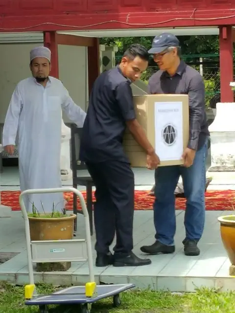 Sumbangan Kotak Ramadhan (Ramadhan Box) Yayasan TAAT kepada Pusat Tahfiz Kg Gadong N.Sembilan - foto 2