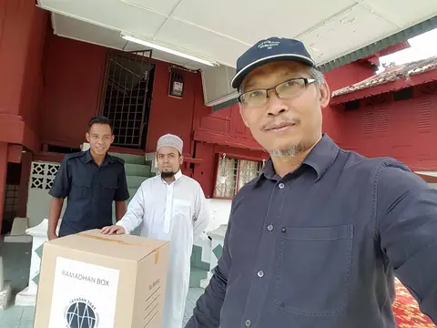 Sumbangan Kotak Ramadhan (Ramadhan Box) Yayasan TAAT kepada Pusat Tahfiz Kg Gadong N.Sembilan - foto 3