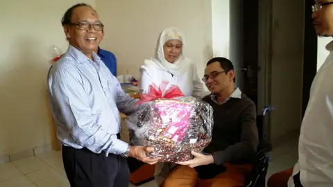 Ziarah Dan Penyampaian Sumbangan Kepada Fadzli Fadhilah, Pesakit ALS - foto 5